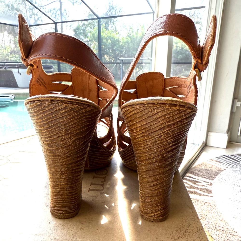 BORN Leather platform-adjustable slingback buckle strap Tan size 8 M/W New - Picture 7 of 10